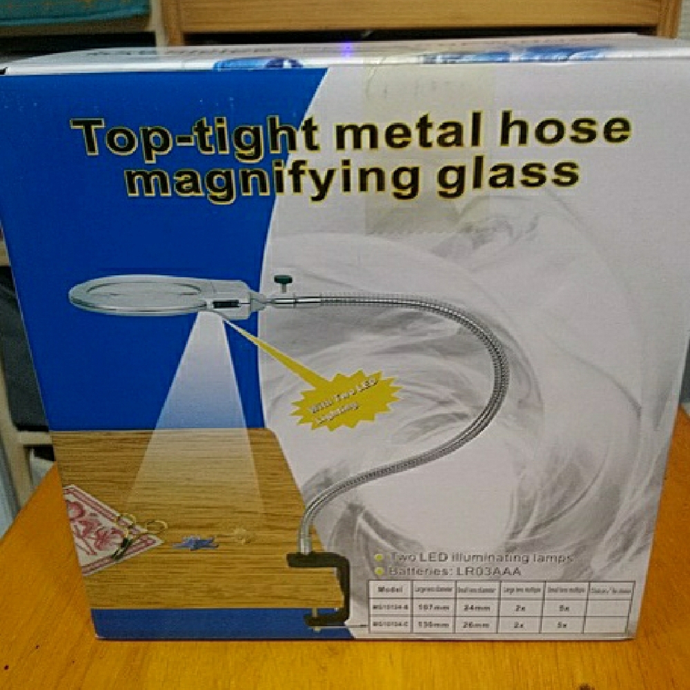 LED Illuminating Magnifying Glass with Metal Hose - Picture 2 of 4